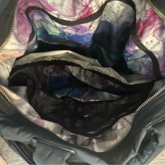 Lululemon Fast in Flight Bag - Picture 2 of 5